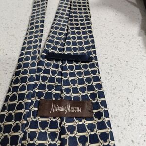 Neiman Marcus Blue and Cream Patterned Tie